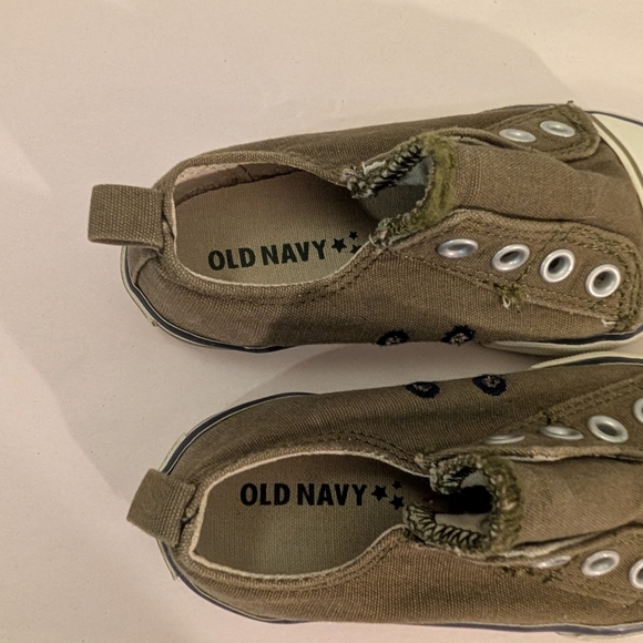 Old Navy Toddler Boy Green Canvas Slip-On Sneakers in Size 8 - Picture 8 of 11